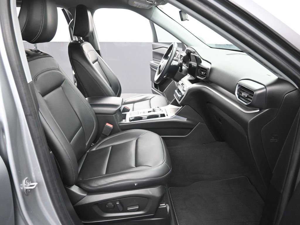 Used 2022 Ford Explorer XLT w/ Equipment Group 202A image 27