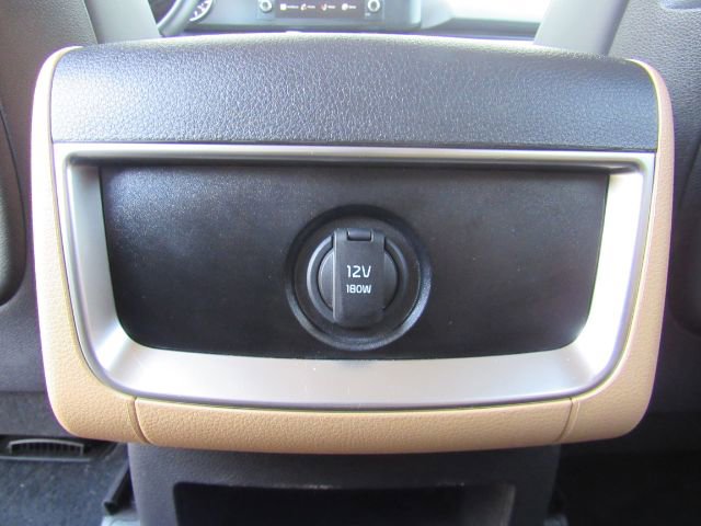 Used 2023 Kia Carnival LX image 32
