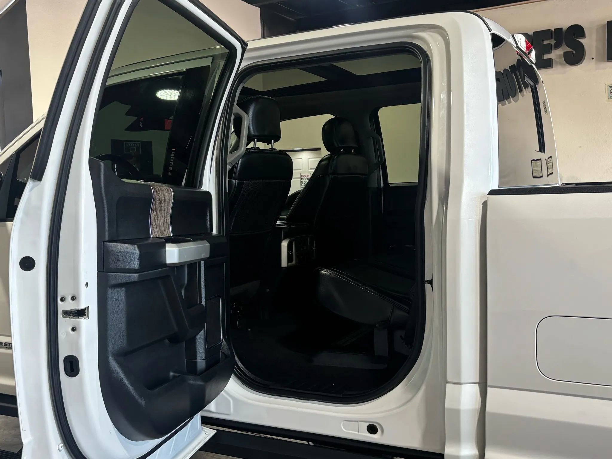 Used 2019 Ford F350 Lariat w/ Lariat Ultimate Package image 12