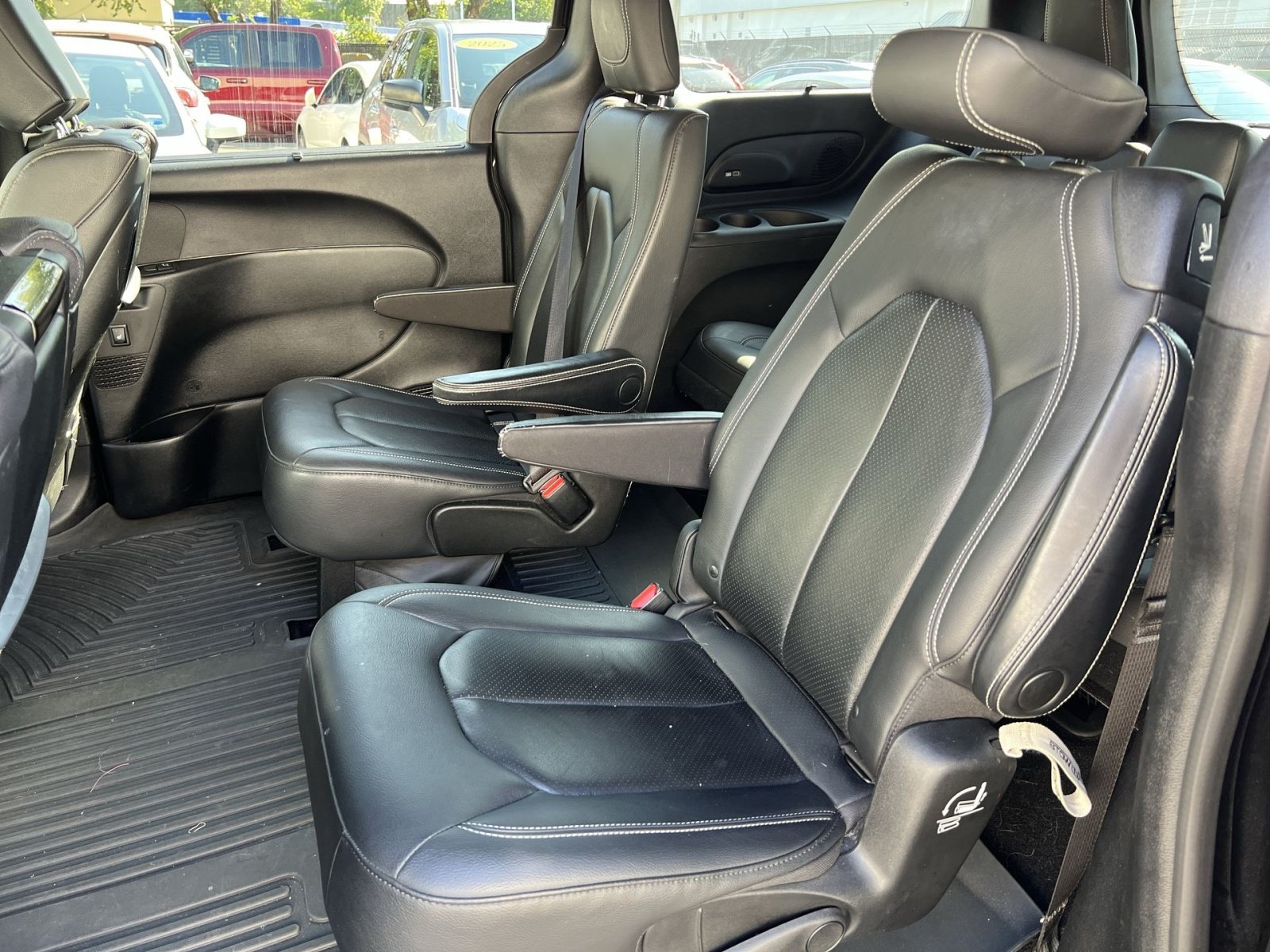 Used 2020 Chrysler Pacifica Touring-L Plus FWD image 22