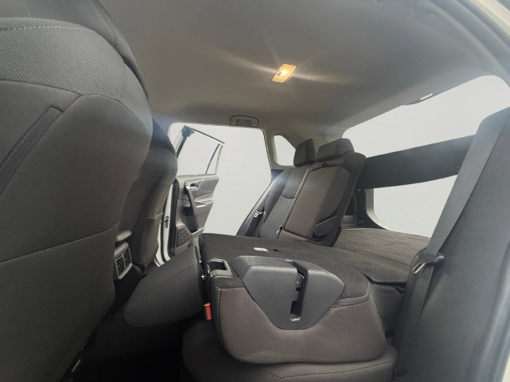Used 2025 Toyota RAV4 XLE AWD/4WD image 28