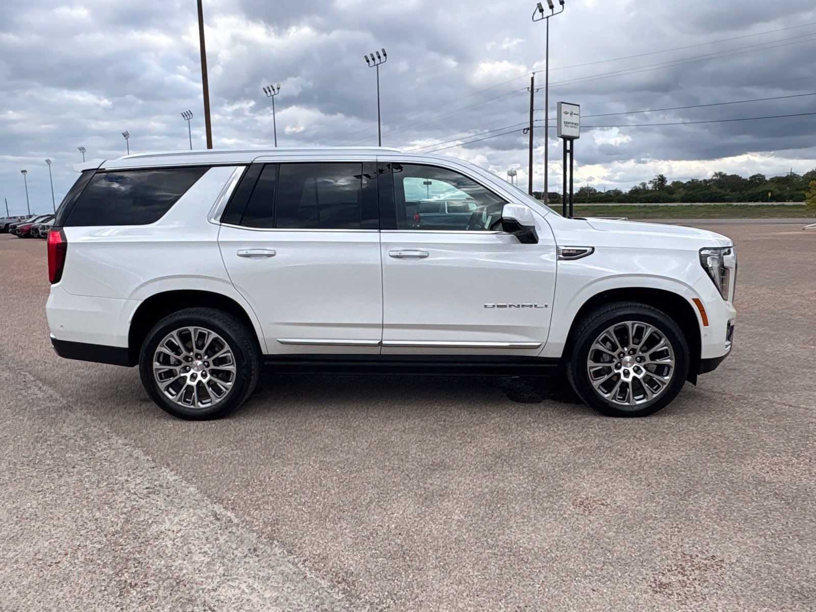 Used 2025 GMC Yukon Denali w/ Sun & Power Step Package AWD/4WD image 7