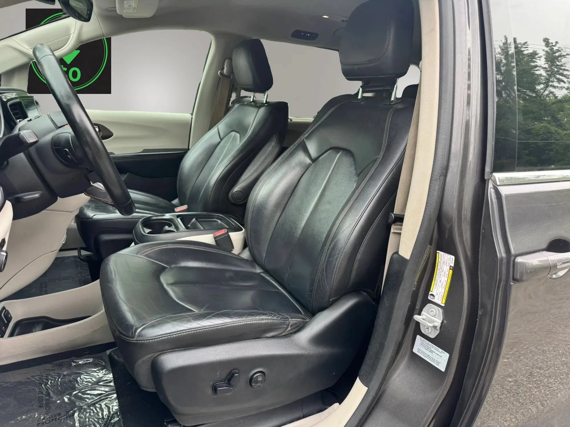 Used 2017 Chrysler Pacifica Touring-L FWD image 13