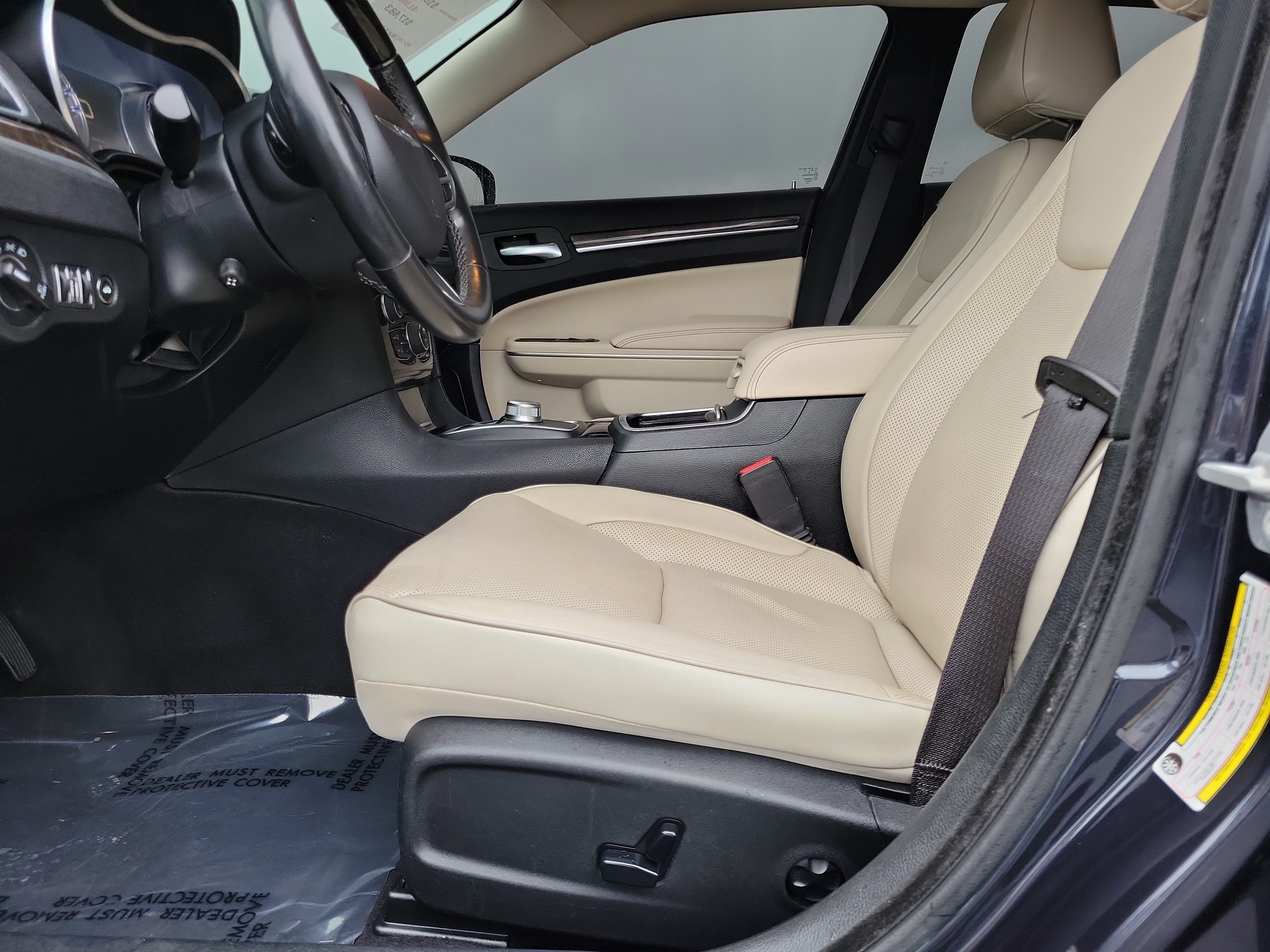 Used 2019 Chrysler 300 Limited RWD image 16