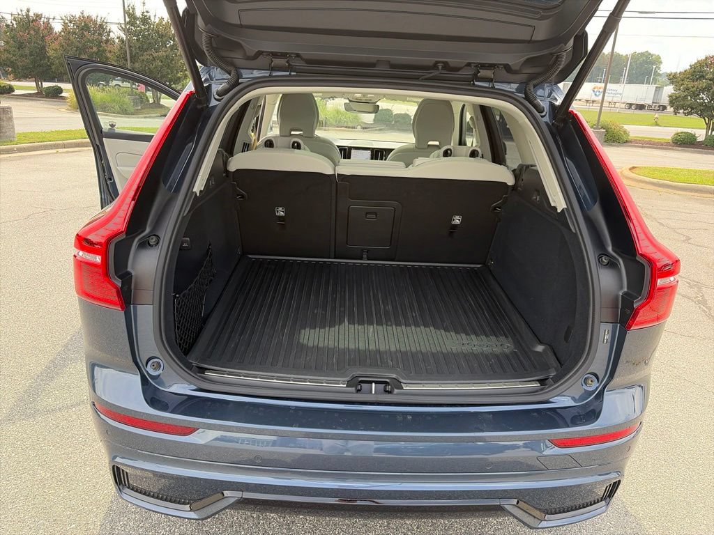 Used 2025 Volvo XC60 B5 Ultra w/ Climate Package AWD/4WD image 15