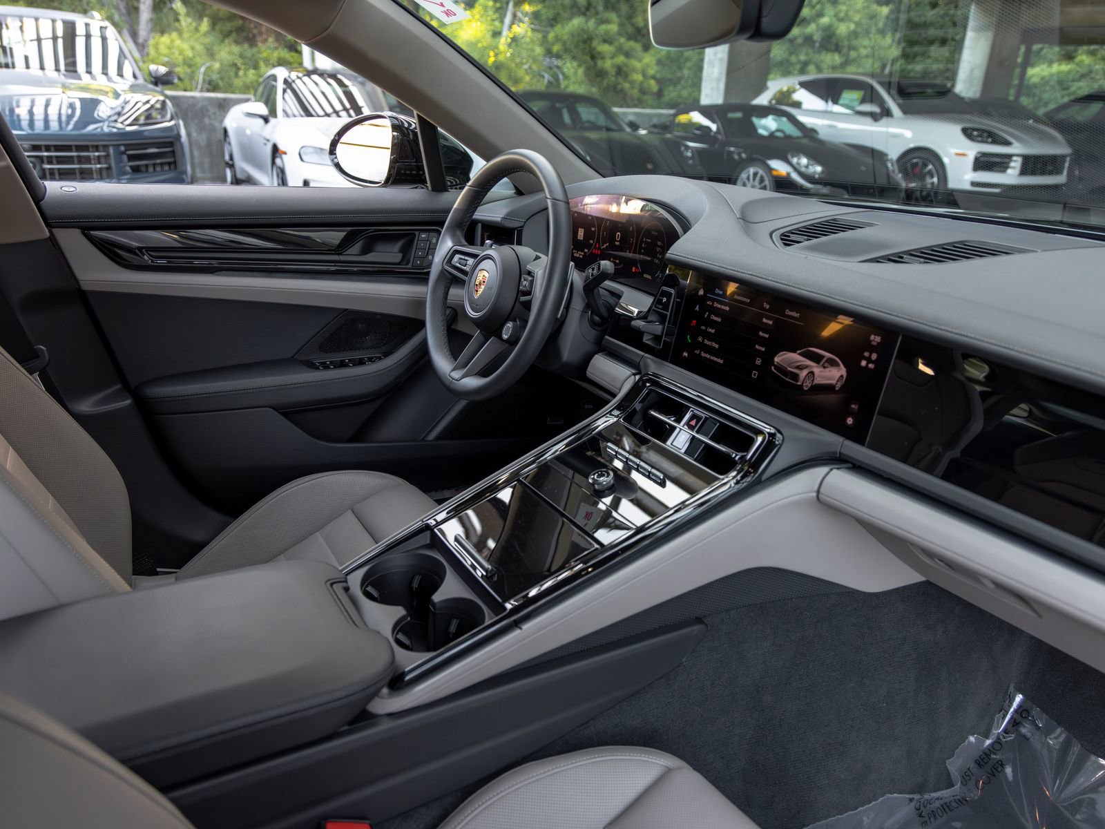 Certified 2025 Porsche Panamera RWD image 54
