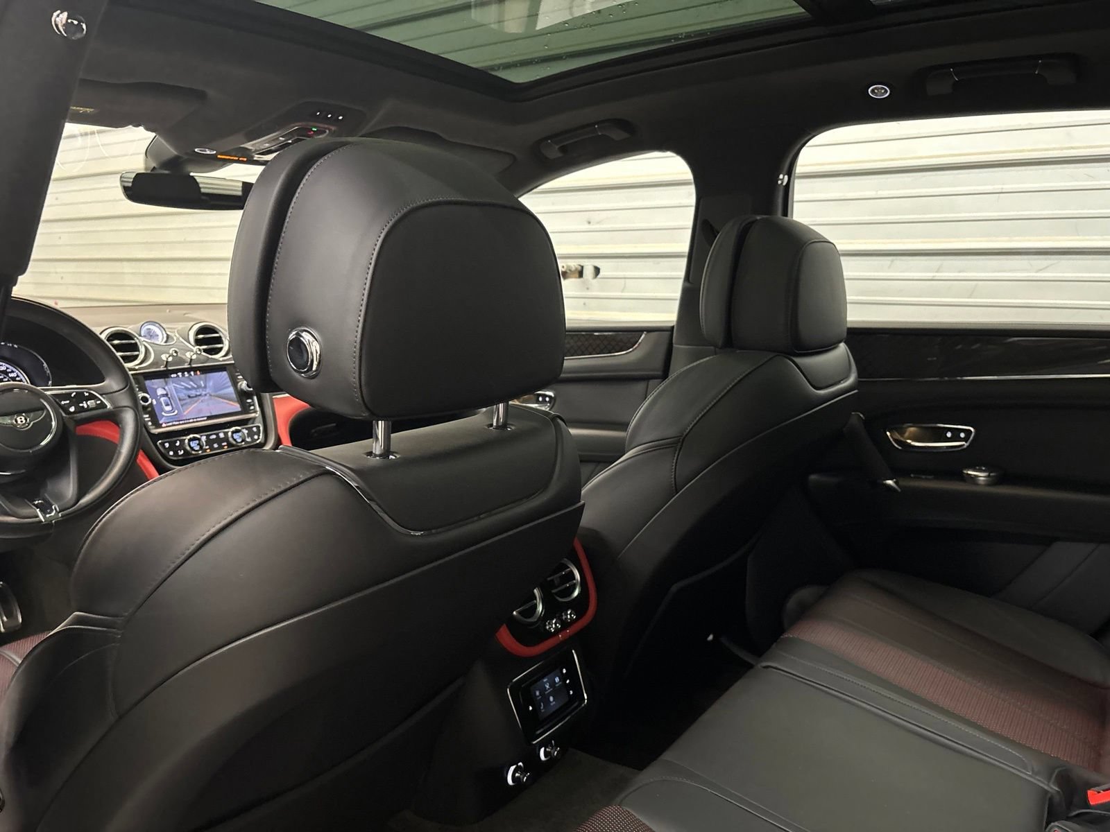 Used 2020 Bentley Bentayga AWD/4WD image 25
