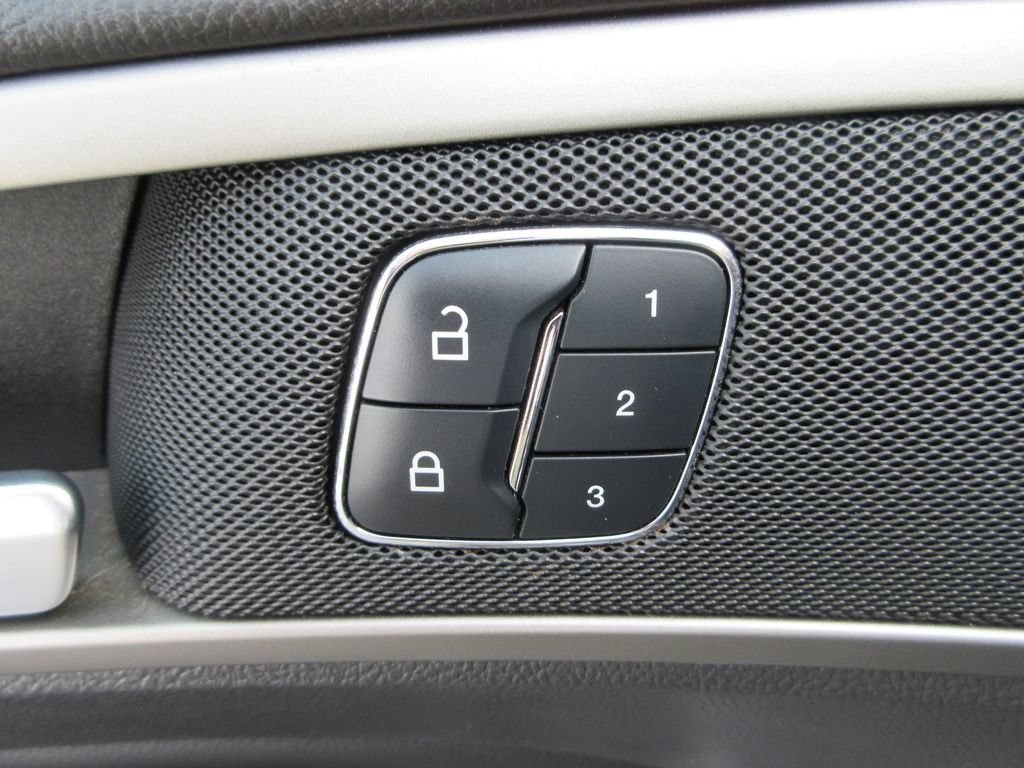 Used 2015 Ford Fusion SE w/ Equipment Group 202A FWD image 22