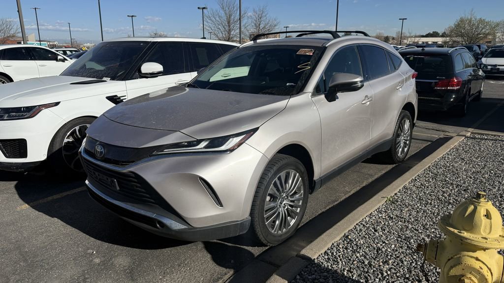 Used 2022 Toyota Venza XLE image 2