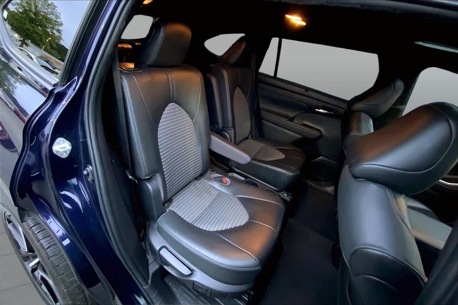 Used 2022 Toyota Highlander XSE FWD image 36