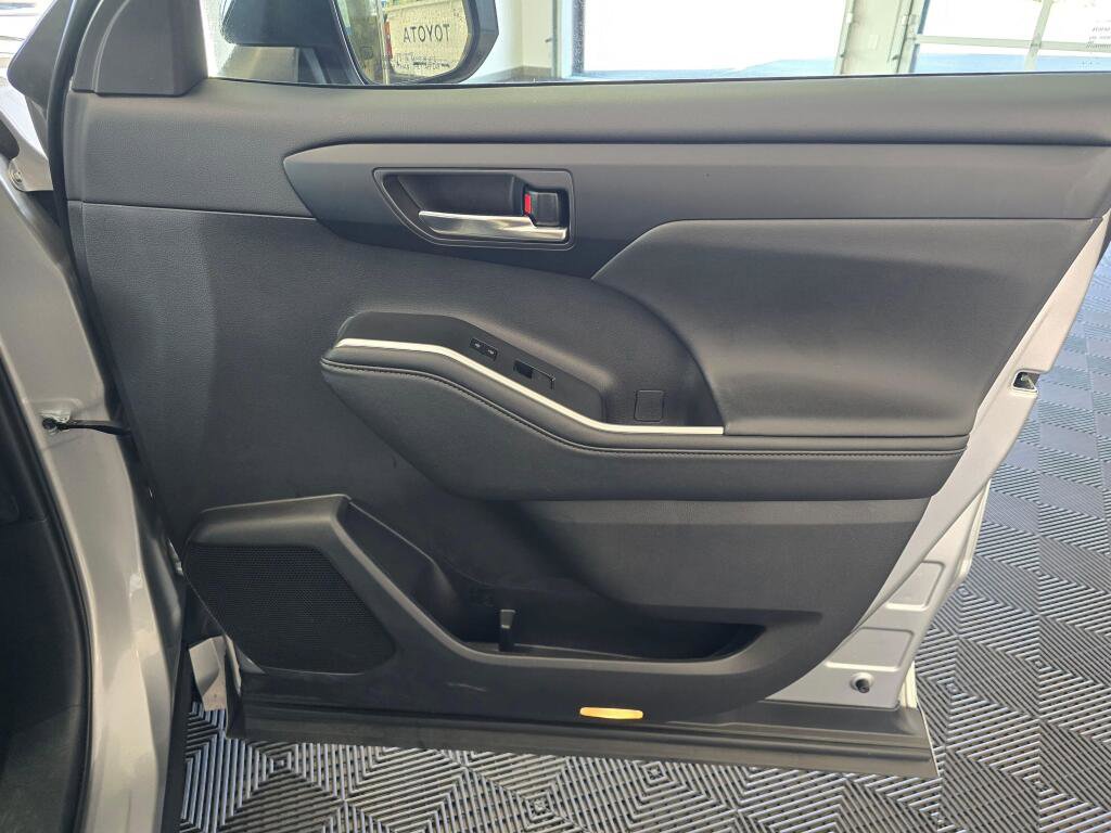 Used 2024 Toyota Highlander XSE image 45