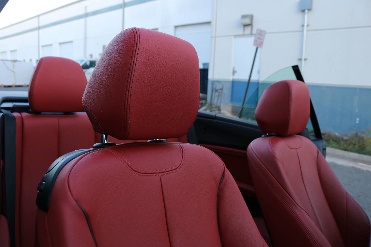 Used 2015 BMW M235i Convertible image 25