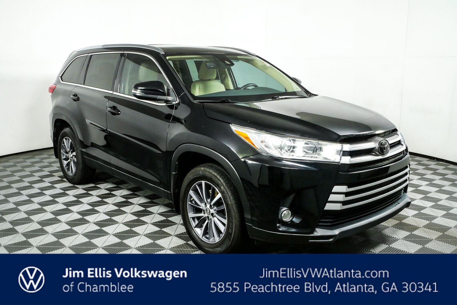 Used 2019 Toyota Highlander XLE AWD/4WD image 1