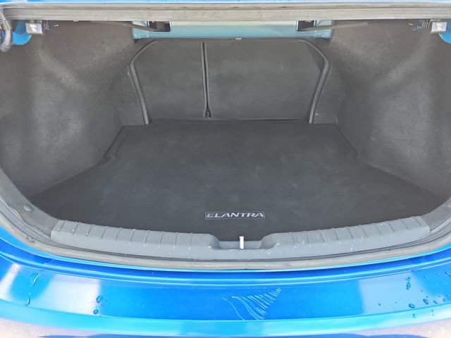 Used 2017 Hyundai Elantra SE image 5