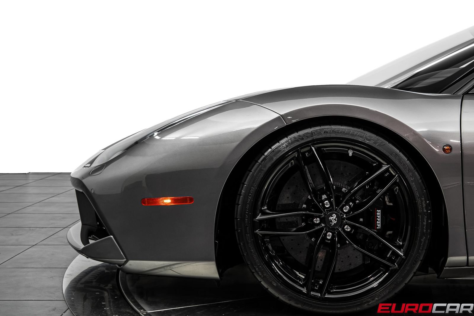 Used 2018 Ferrari 488 GTB RWD image 16