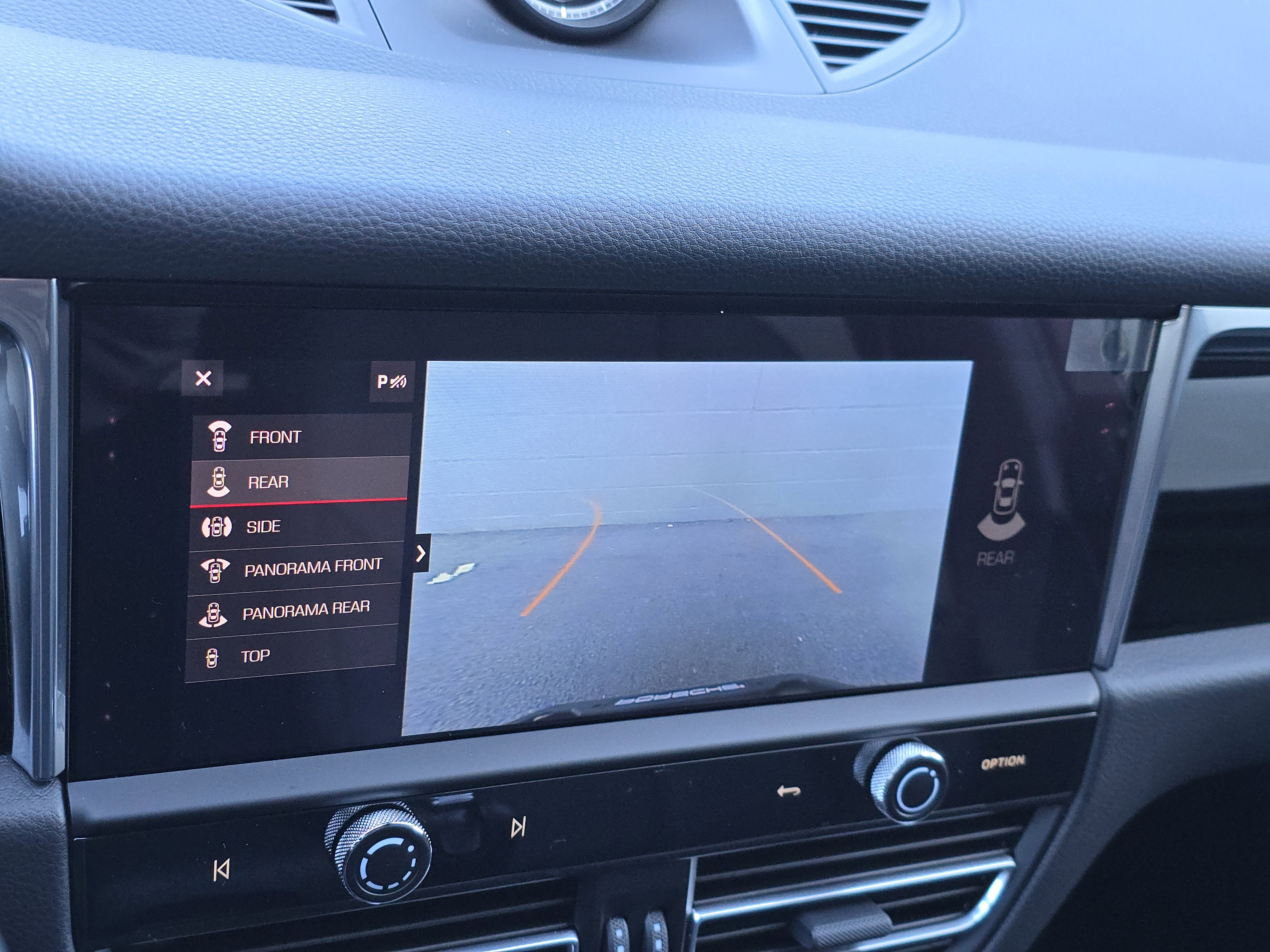 Certified 2025 Porsche Macan image 14