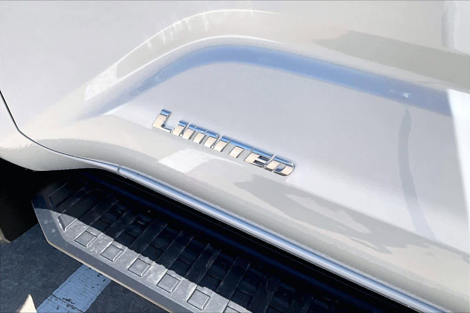 New 2026 Toyota 4Runner Limited AWD/4WD image 17
