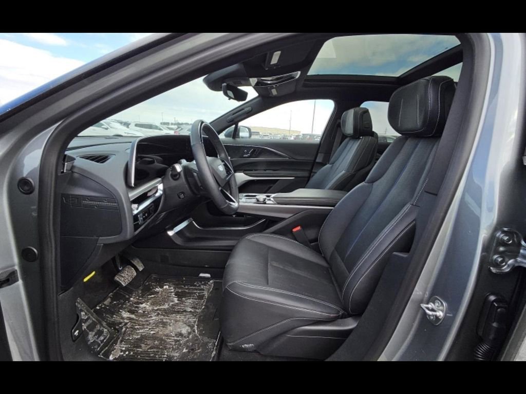 Used 2024 Cadillac Lyriq Sport AWD/4WD image 3