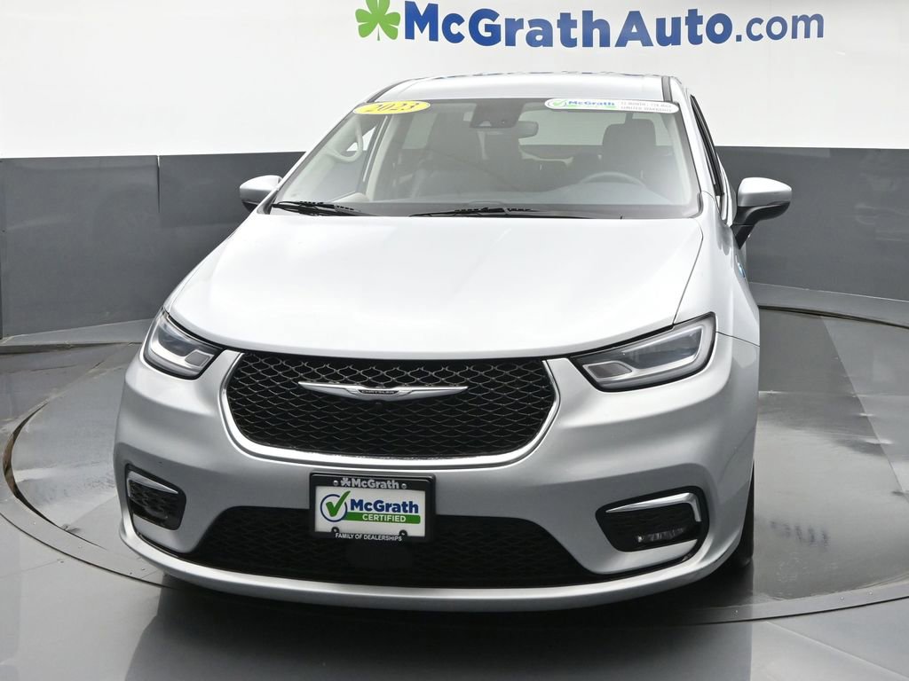 Used 2023 Chrysler Pacifica Touring-L FWD image 5