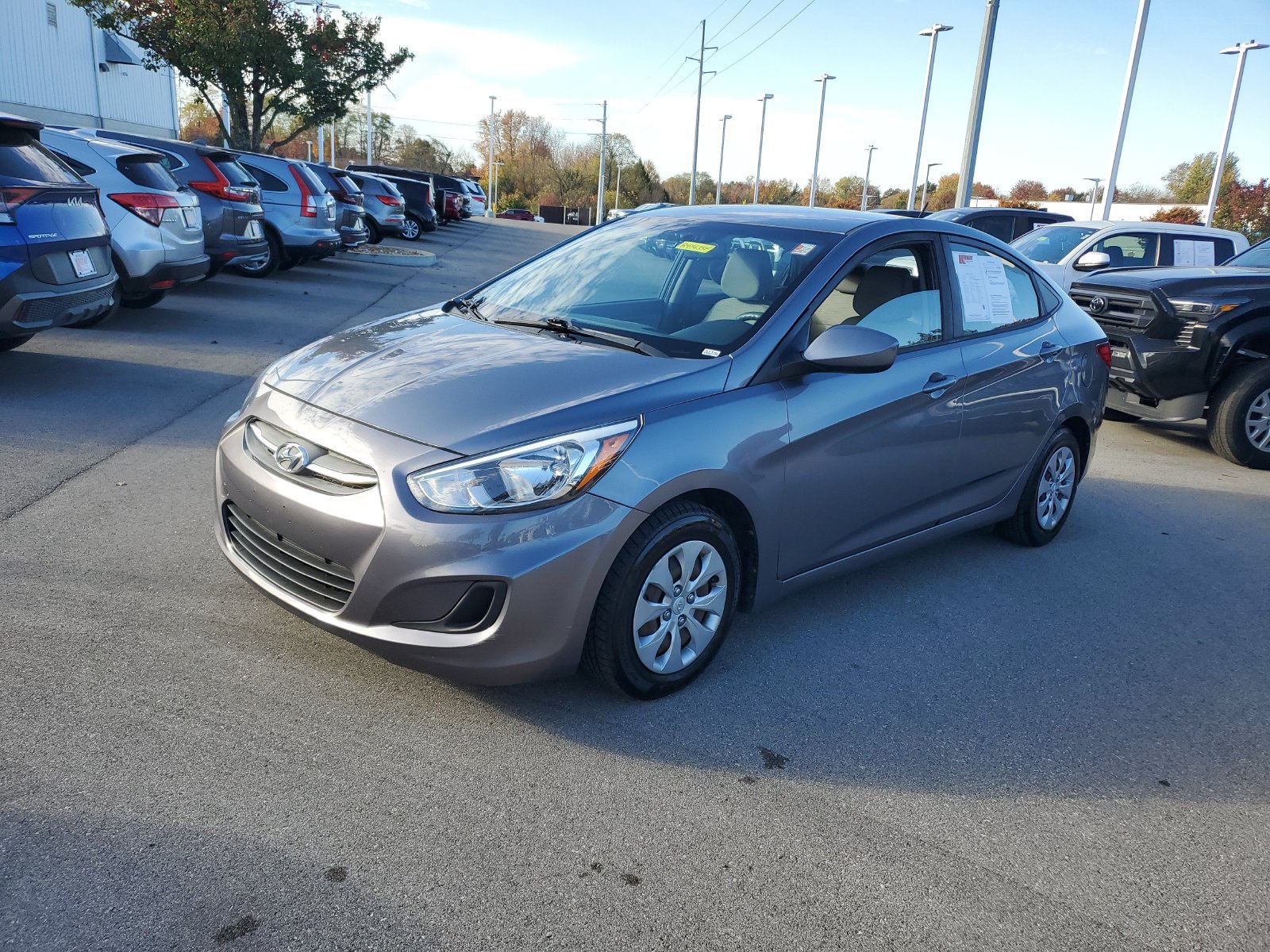 Used 2017 Hyundai Accent SE FWD image 2