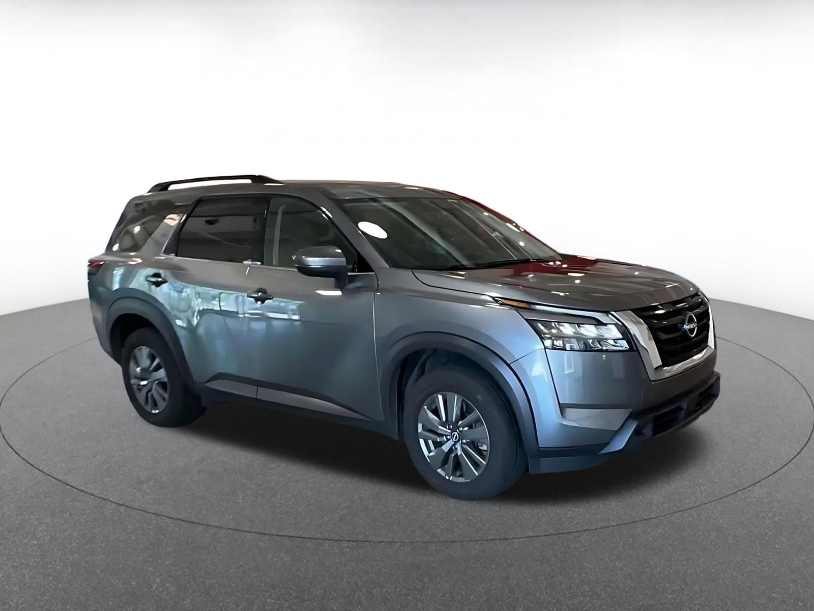 Used 2025 Nissan Pathfinder SV AWD/4WD image 2