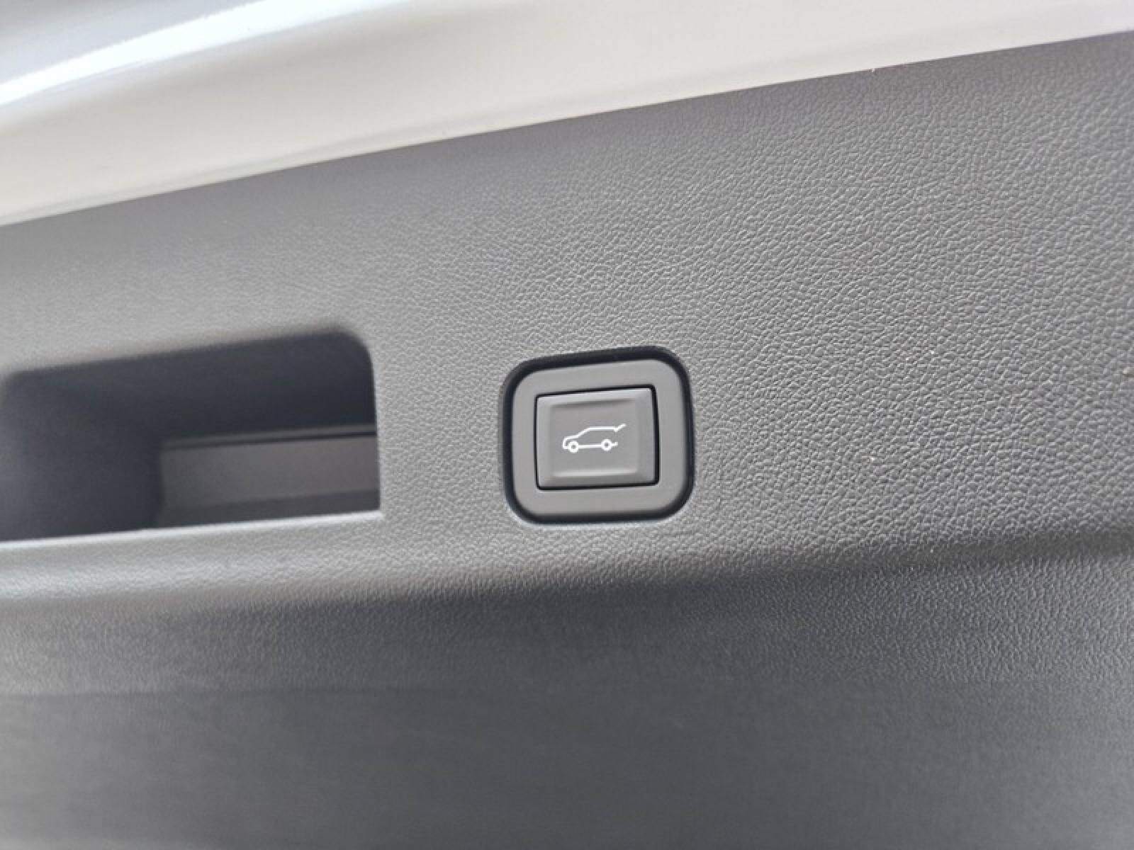 New 2026 GMC Acadia Elevation w/ Black Edition FWD image 8