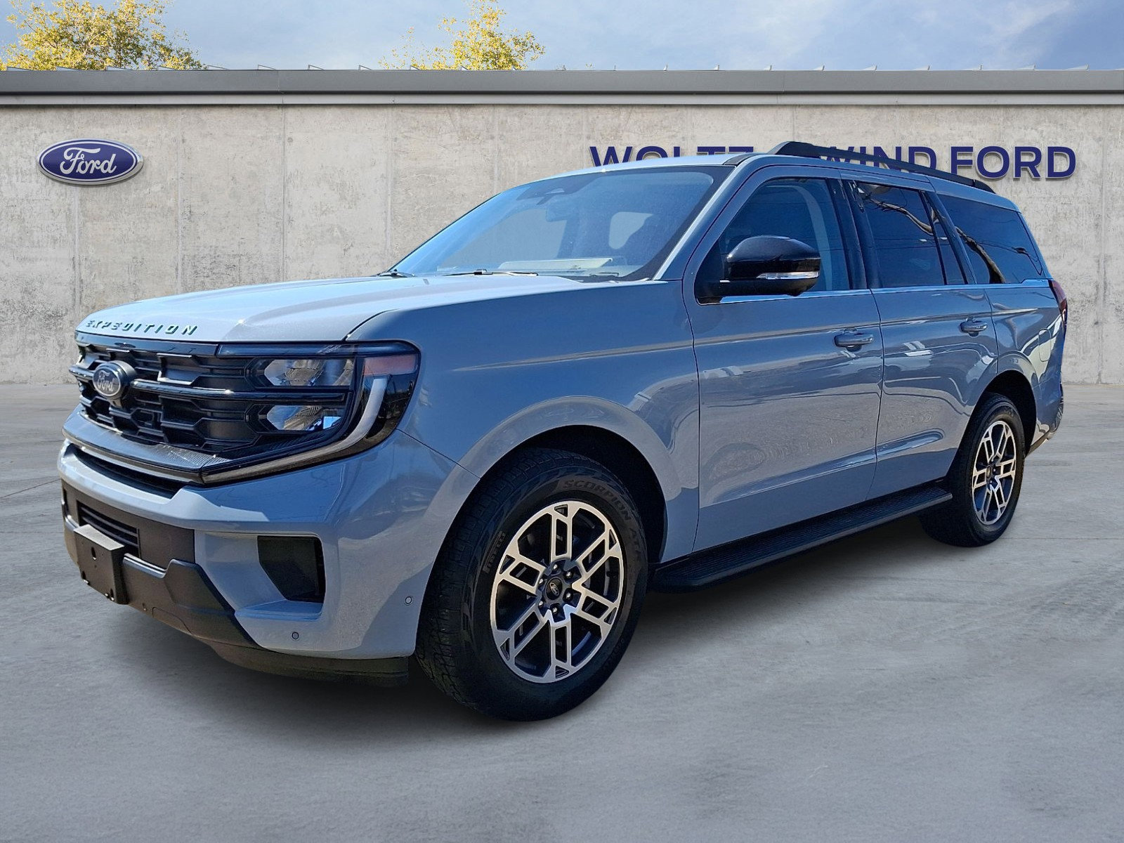 Used 2025 Ford Expedition Active AWD/4WD image 3