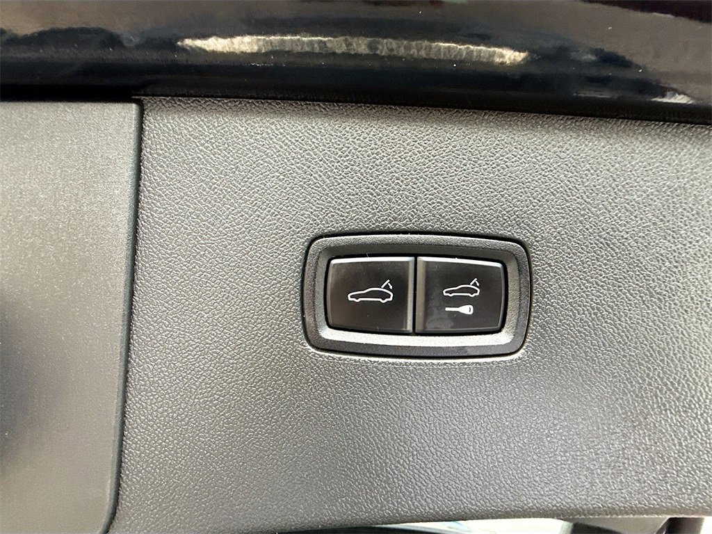Used 2022 Porsche Cayenne Platinum Edition image 31