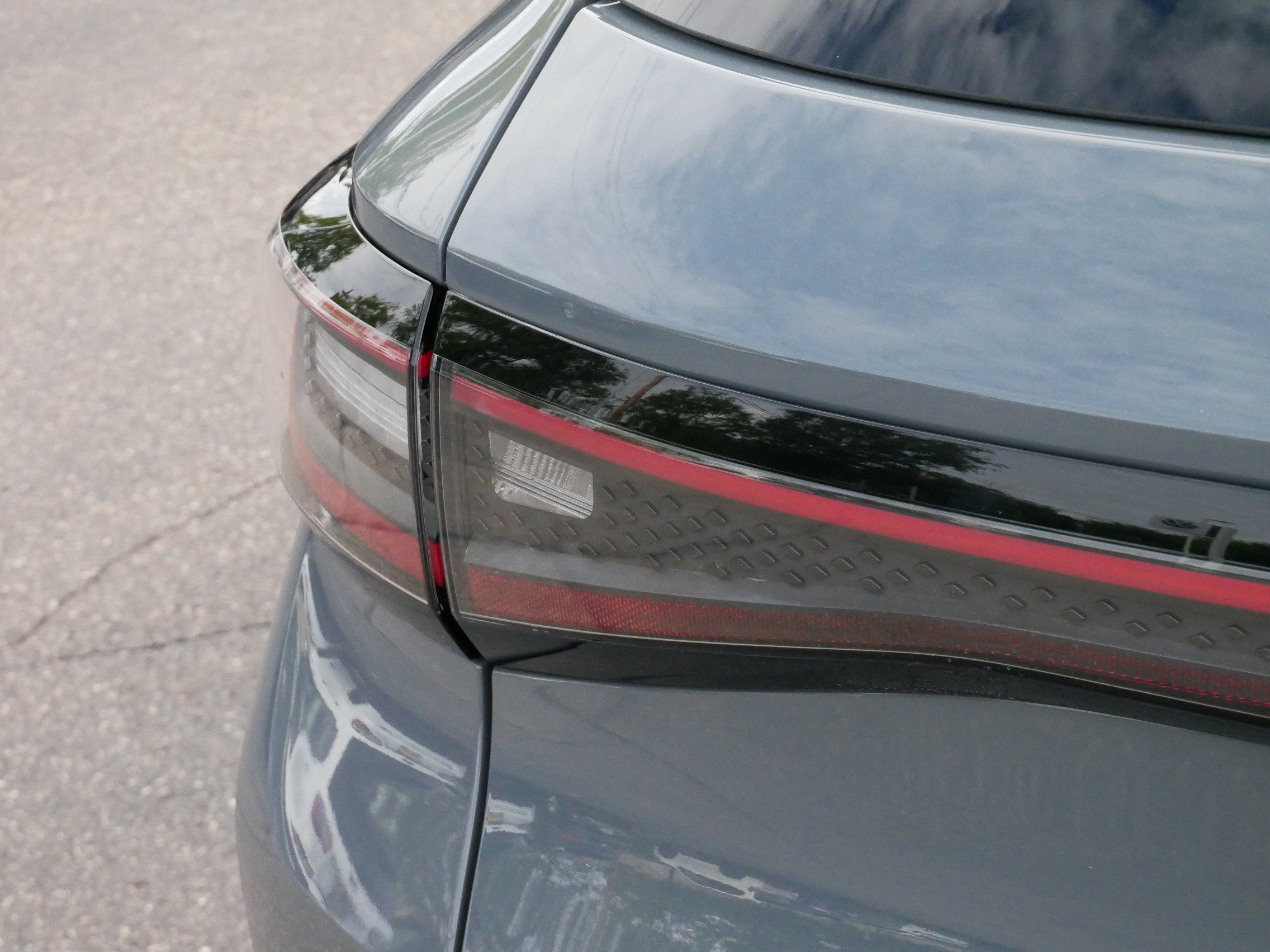 Certified 2023 Volkswagen ID.4 Pro AWD/4WD image 17
