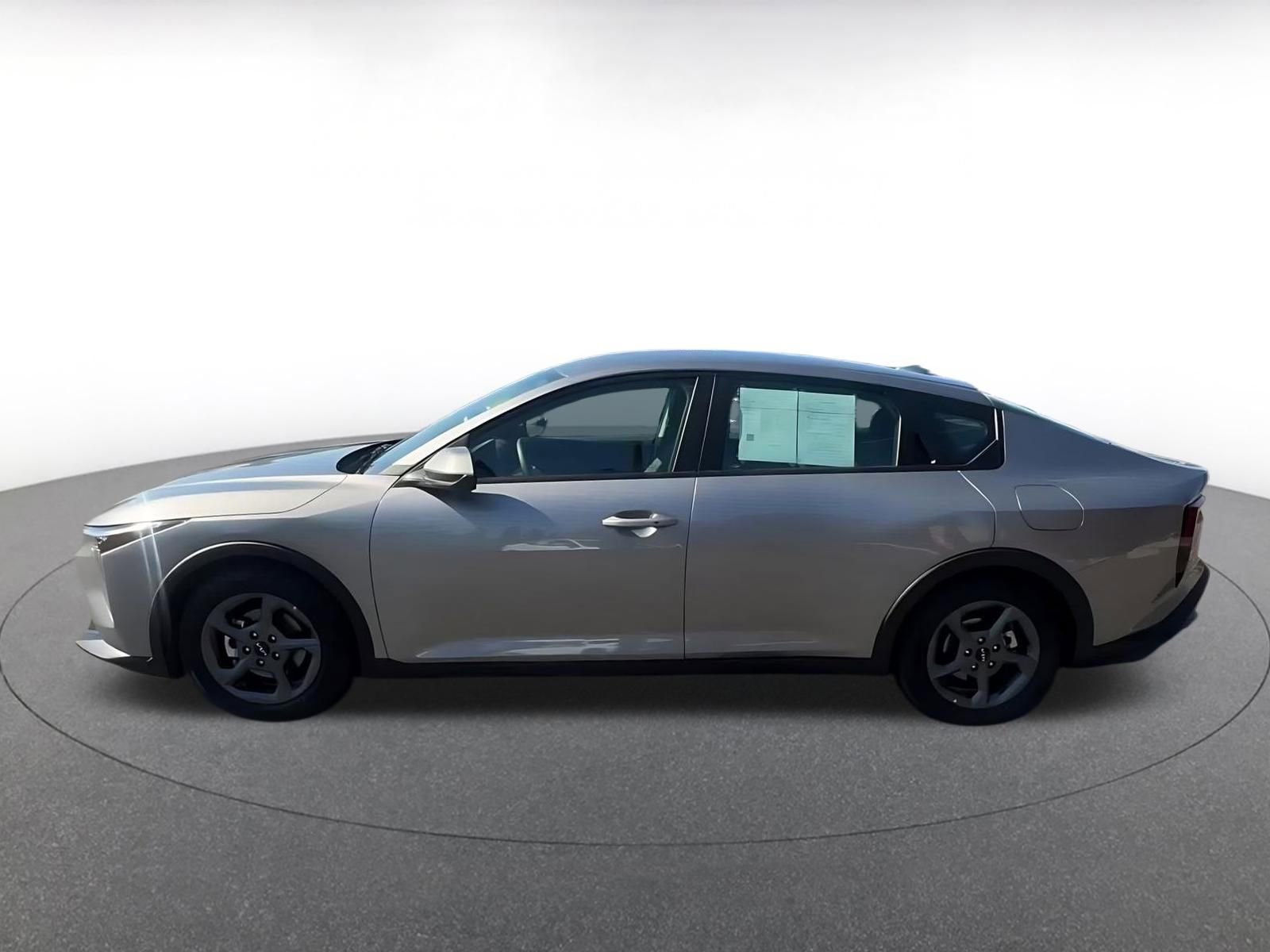 Used 2025 Kia K4 LXS image 9