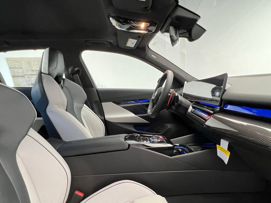 New 2026 BMW M5 w/ Carbon Package image 6