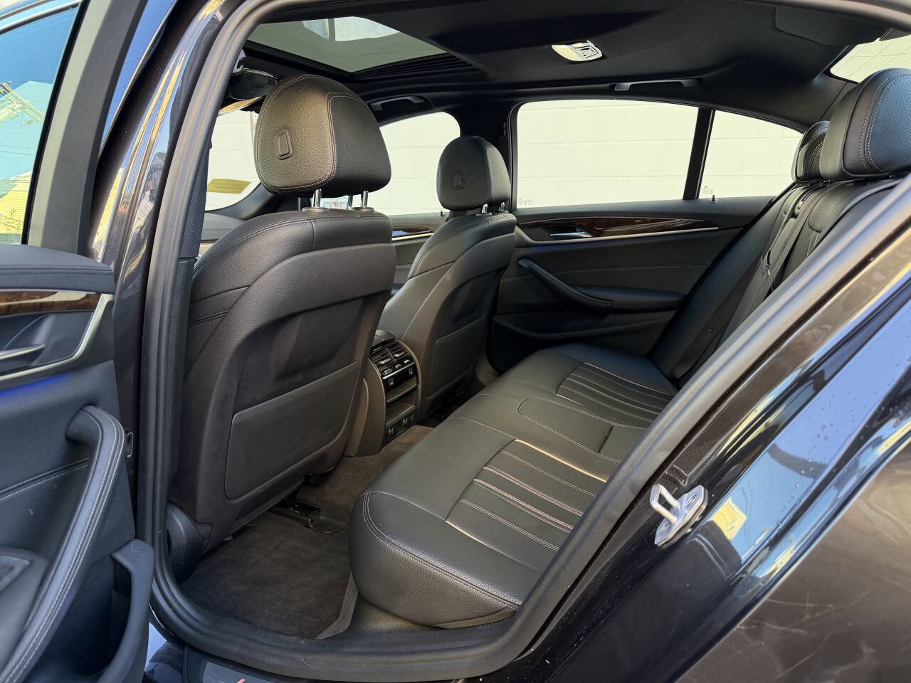 Used 2018 BMW 540i xDrive image 25