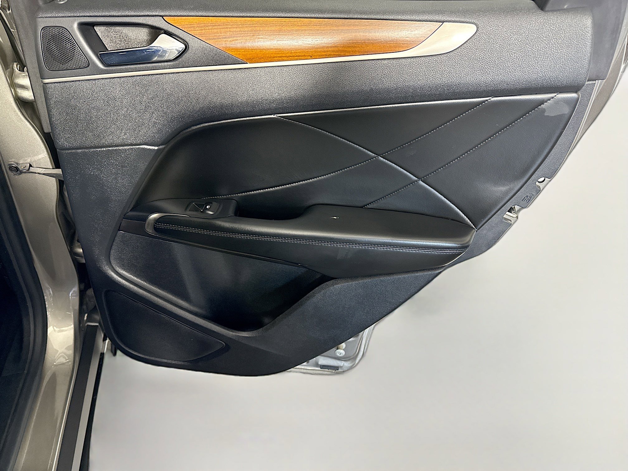 Used 2017 Lincoln MKC Reserve w/ Lincoln MKC Climate Package image 28