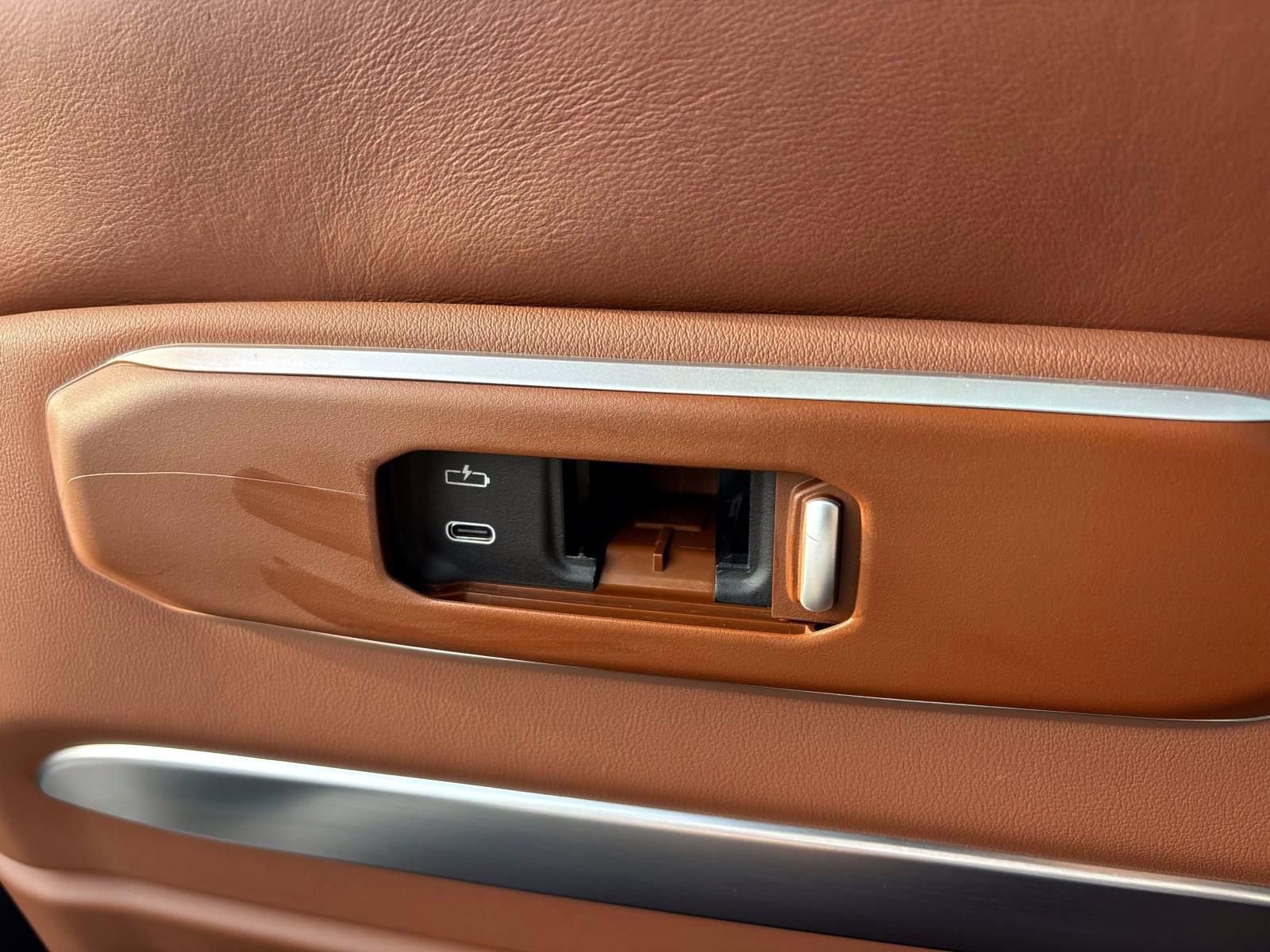 Used 2024 BMW X7 M60i w/ Executive Package image 34