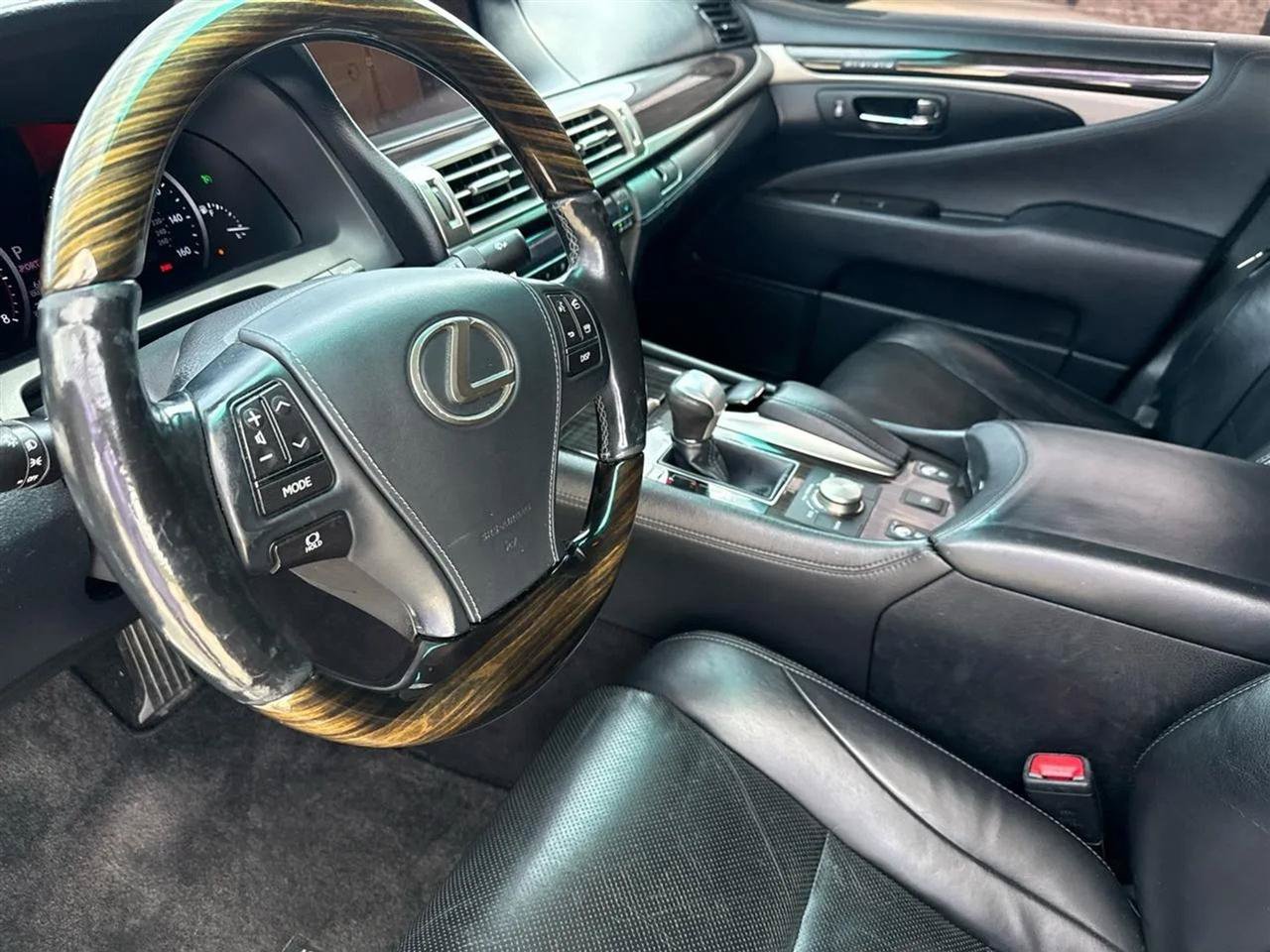 Used 2013 Lexus LS 460 L w/ Preferred Accessory Package RWD image 32