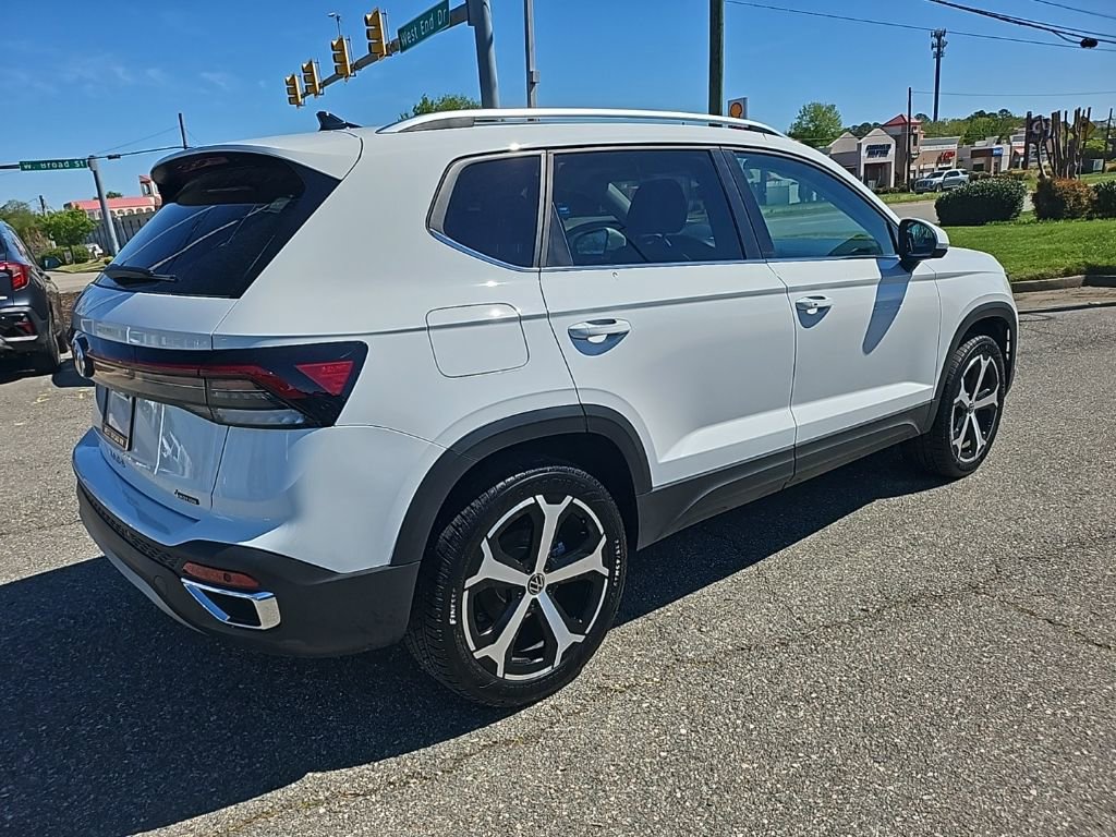 Certified 2025 Volkswagen Taos SEL image 6