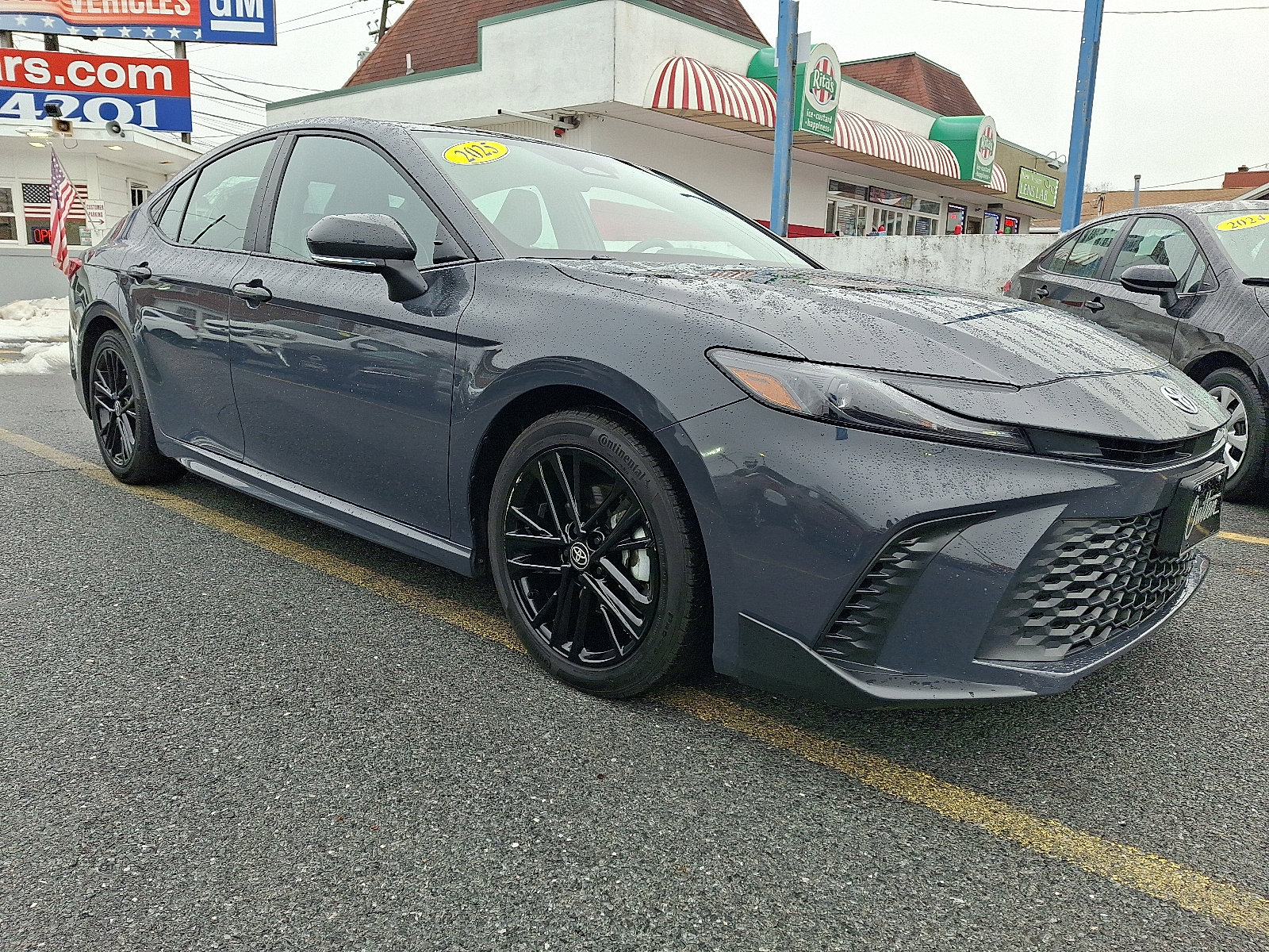 Used 2025 Toyota Camry SE image 7