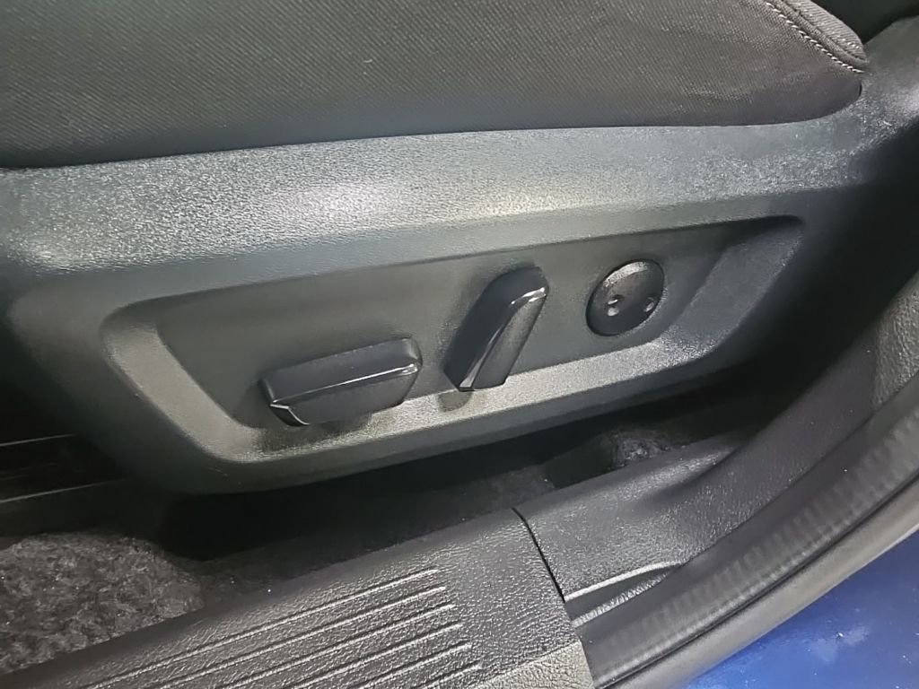 Used 2025 Nissan Rogue SV image 13