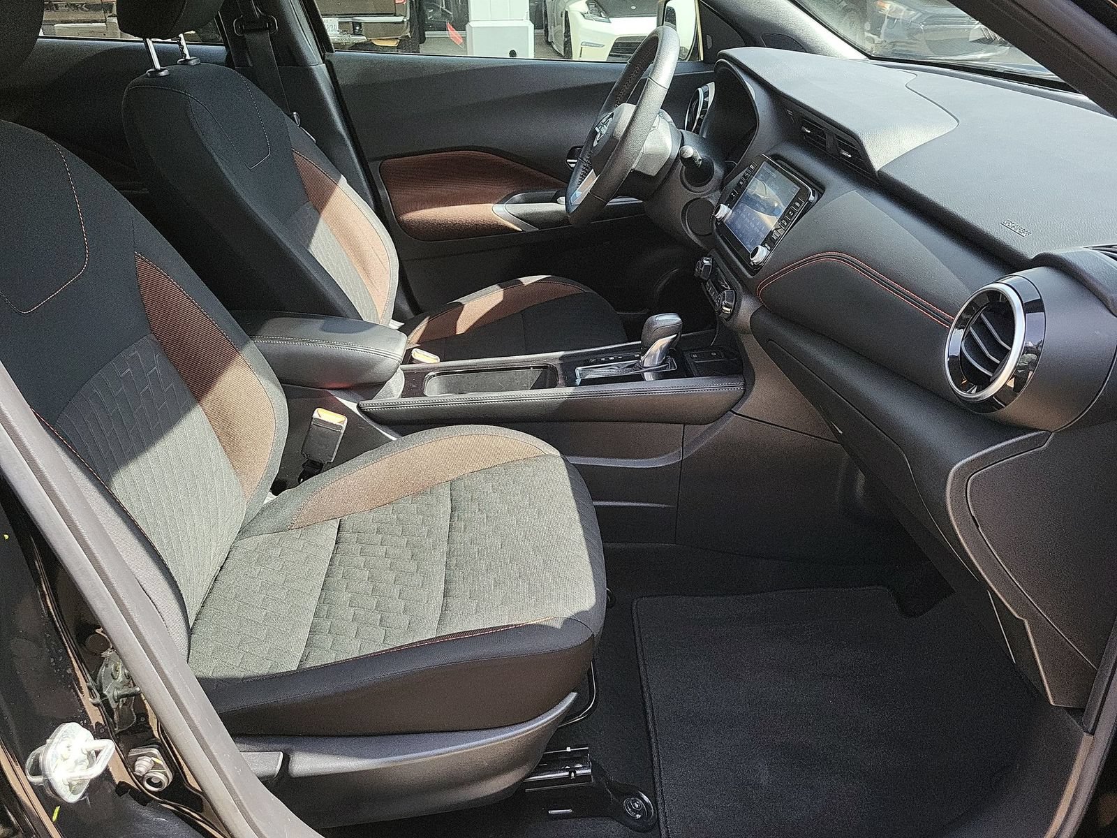 Used 2022 Nissan Kicks SR w/ Interior Electronics Package FWD image 26
