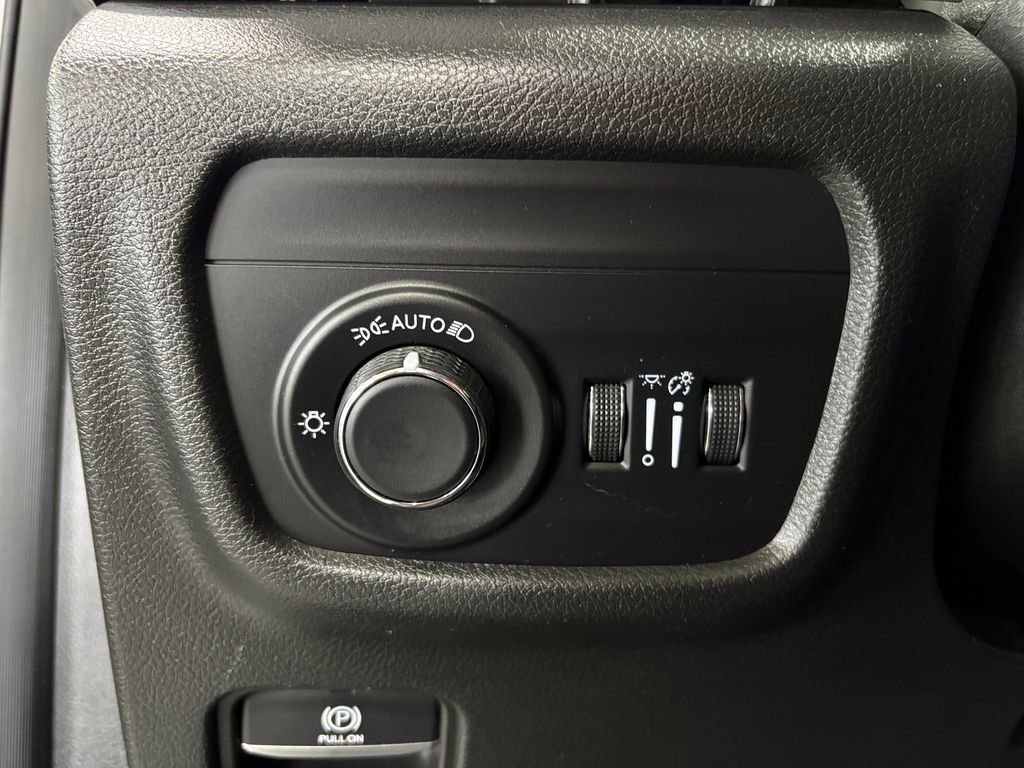 Used 2023 Jeep Grand Cherokee Altitude AWD/4WD image 17