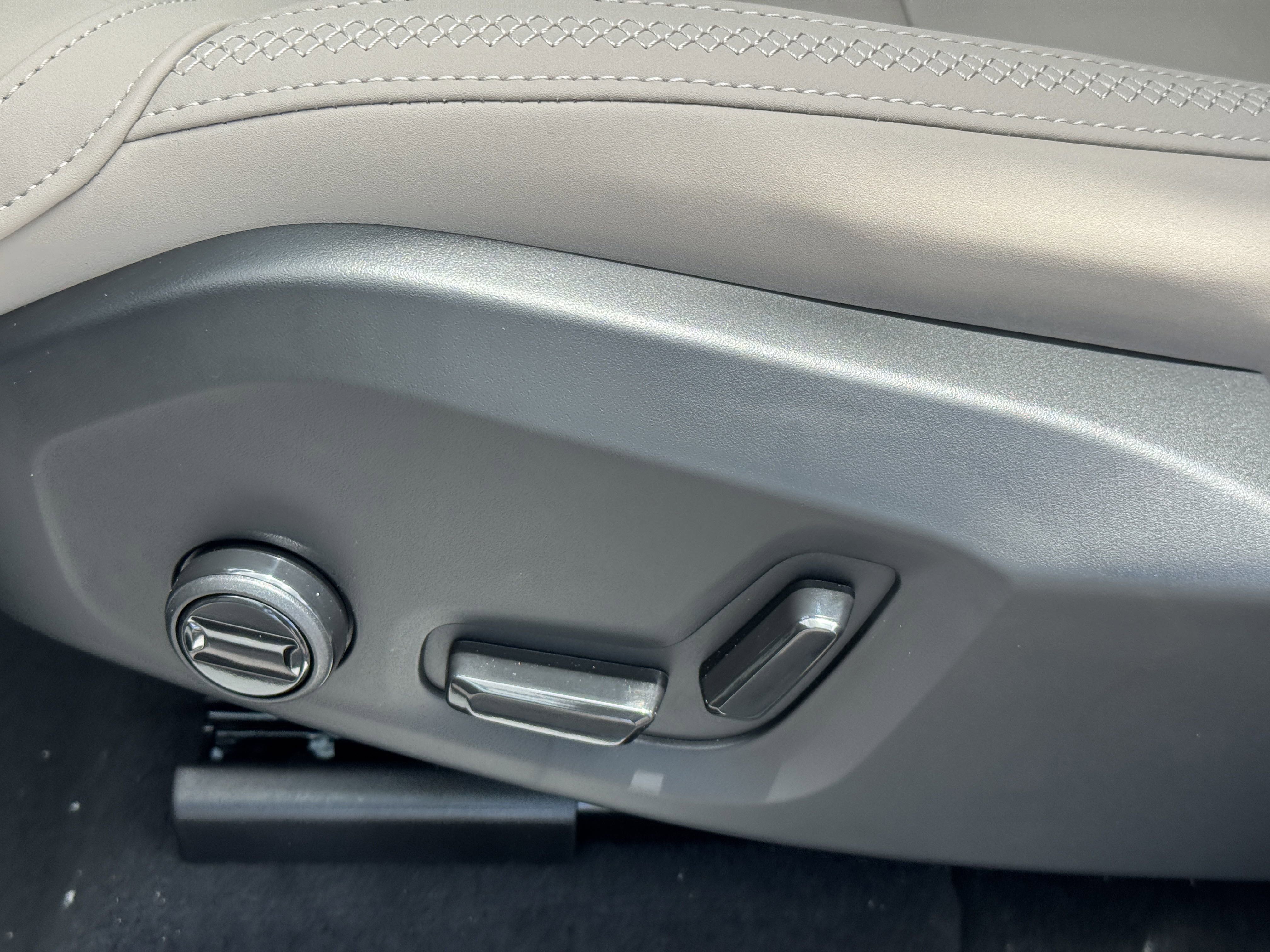 New 2026 Volvo XC60 B5 Core w/ Protection Package image 19