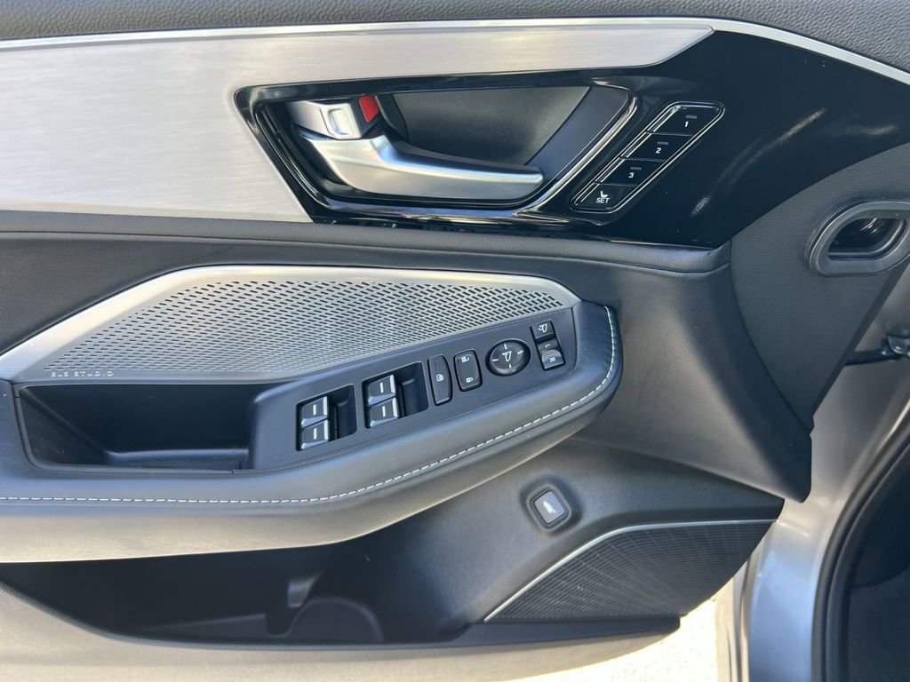 Used 2023 Acura MDX SH-AWD w/ Technology Package image 15