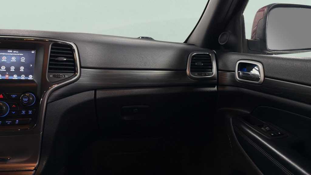 Used 2021 Jeep Grand Cherokee Laredo image 38