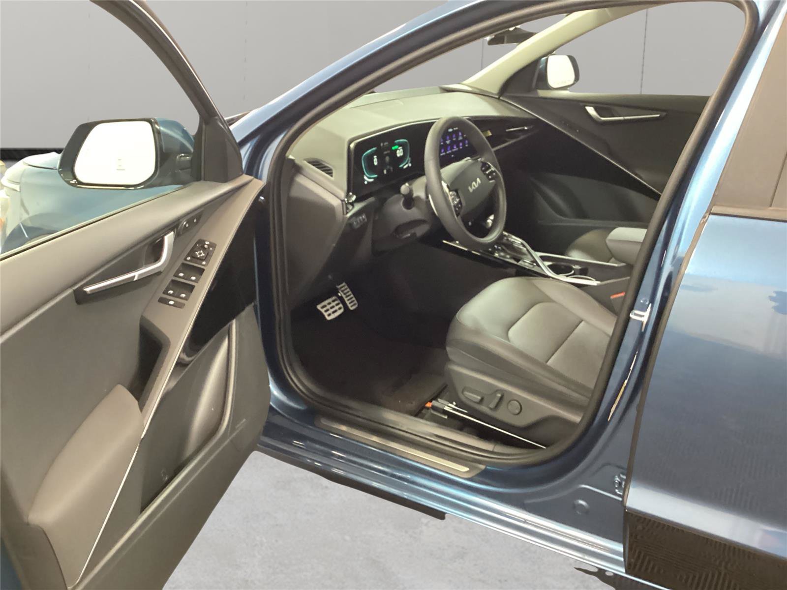 New 2026 Kia Niro SX Touring FWD image 23