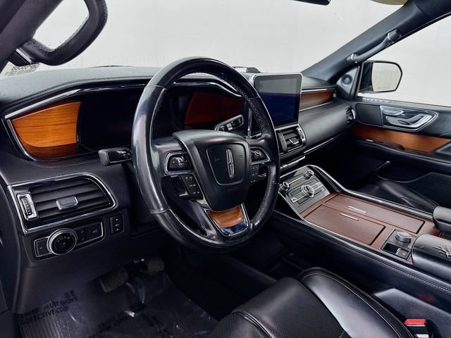 Used 2018 Lincoln Navigator L Select RWD image 10