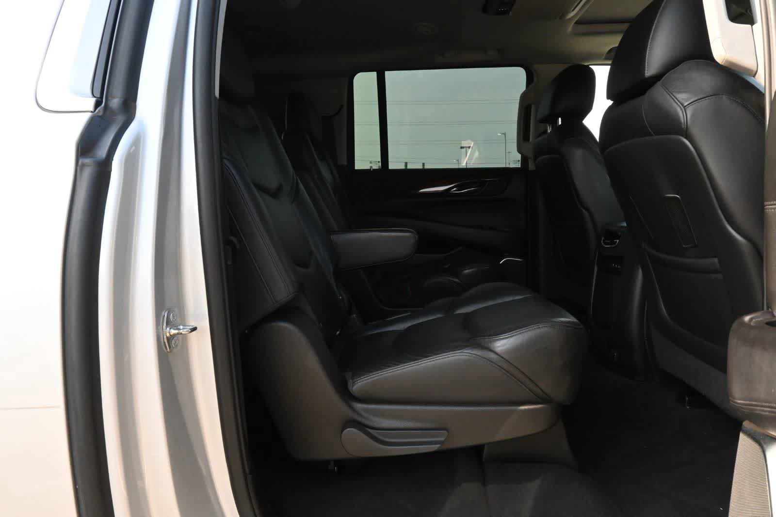 Used 2019 Cadillac Escalade ESV Luxury AWD/4WD image 22