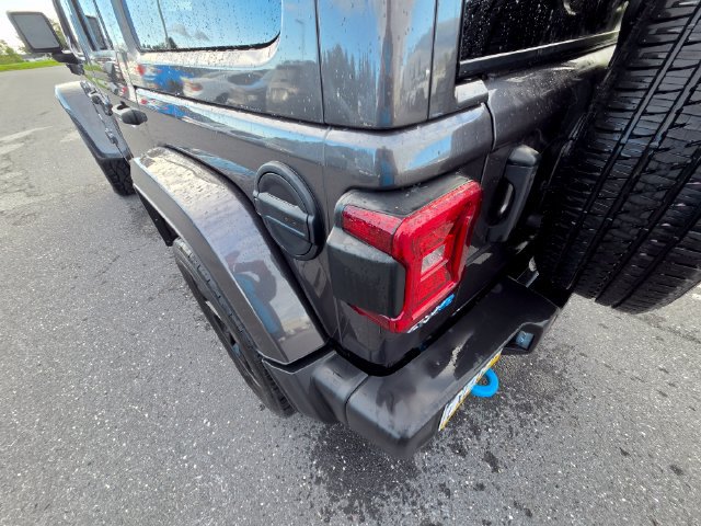 Used 2022 Jeep Wrangler Unlimited Sahara w/ Cold Weather Group AWD/4WD image 14