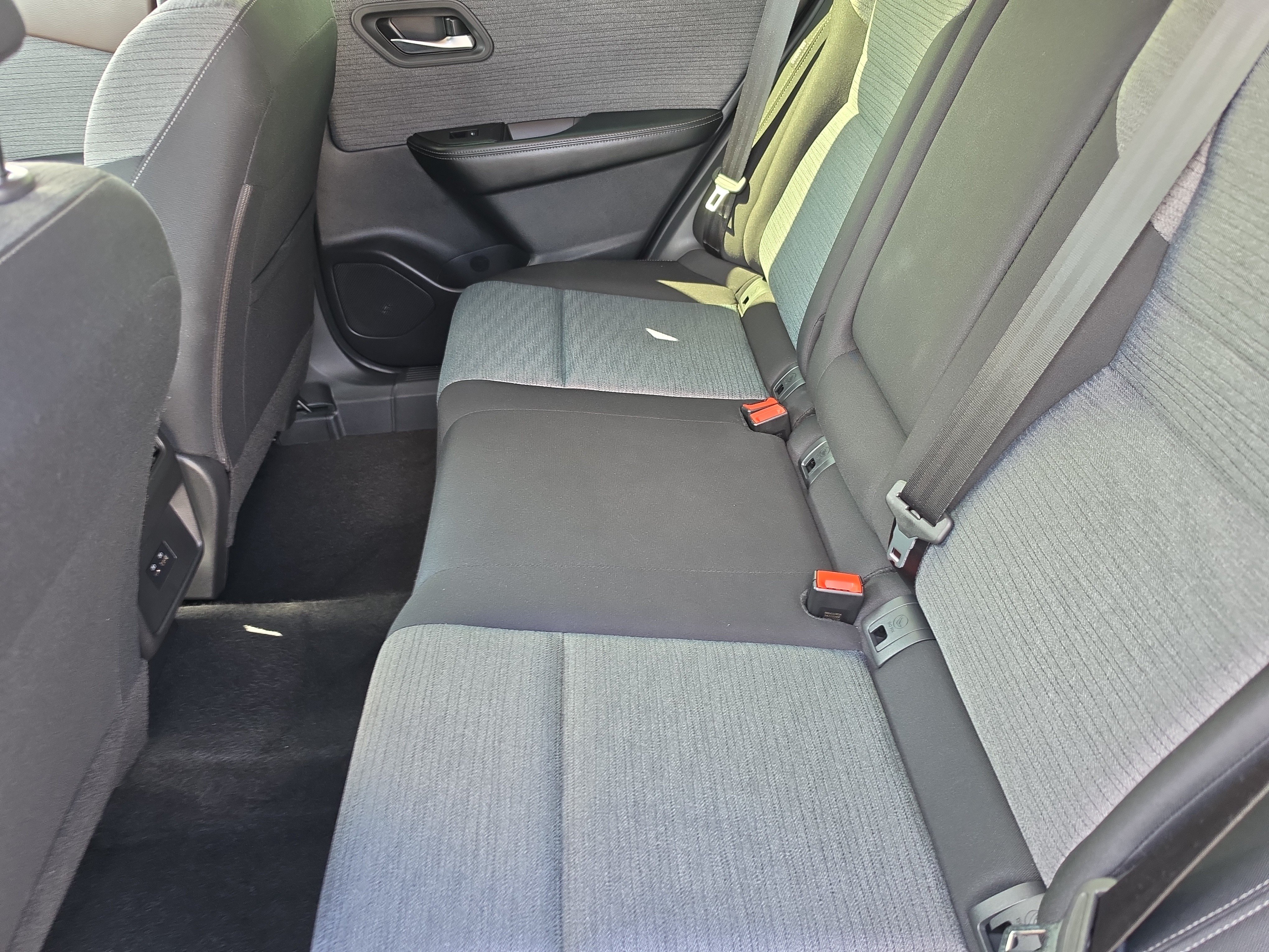 Used 2023 Nissan Rogue SV FWD image 12
