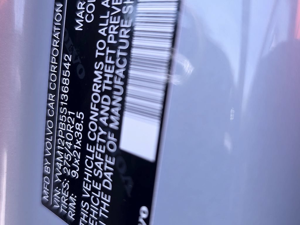 Certified 2025 Volvo XC90 B5 Plus AWD/4WD image 48