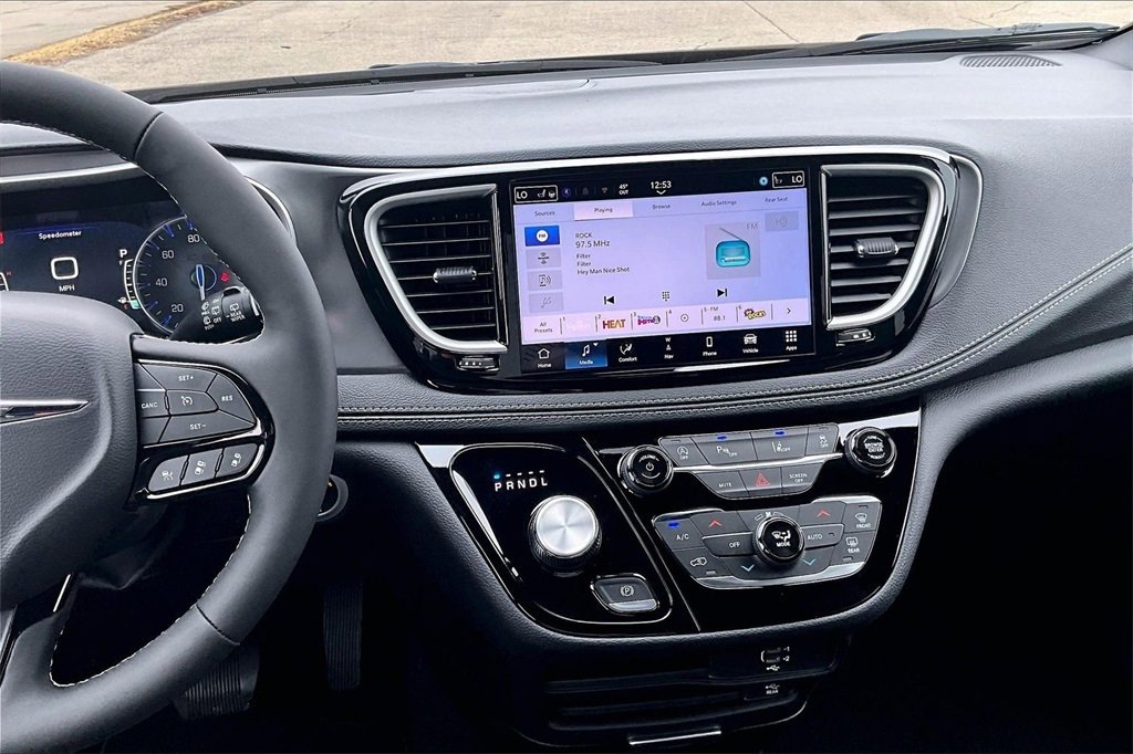 New 2026 Chrysler Pacifica Select image 7